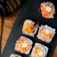 Запеченный ролл Эби Темпура и Гункан с креветкой в Суши by Sushi- премиум сушибар