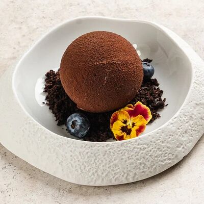 Черемуховый кейк с кремом вареная сгущенкав Ресторан Европа по цене 520 ₽