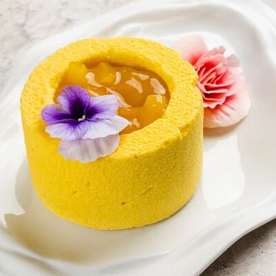 Фирменный десерт от шефа Манго-маракуйяв Ресторан Европа по цене 520 ₽