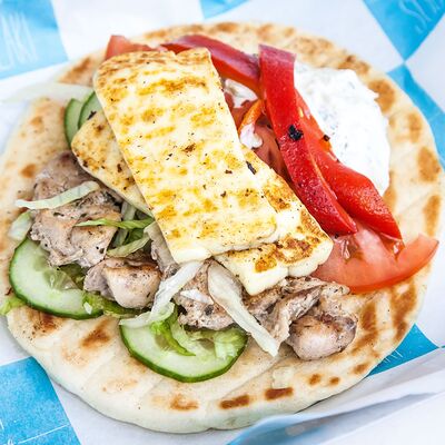 Пита с халуми в Lucky Souvlaki по цене 490 ₽