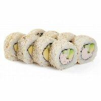Ролл калифорния в кунжуте в Good Sushi