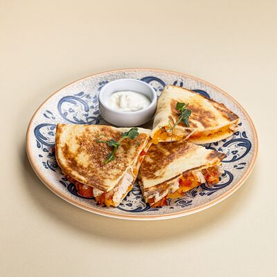 Кесадилья с курицейв Basilic Express по цене 1725 ₸