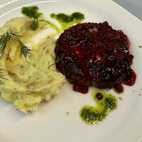 Бифштекс из оленя с картофельным пюре в Геология