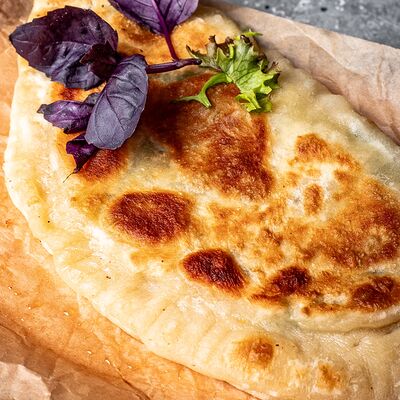 Хычин с миксом зелени в Шоти по цене 320 ₽