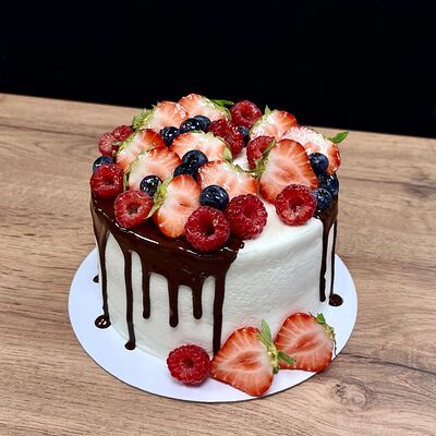 Бенто-торт ягодный в Nu Natali Cakes по цене 3300 ₽