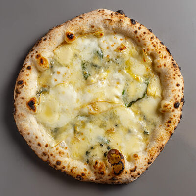 Четыре сыра в Пицца 22 сантиметра по цене 720 ₽