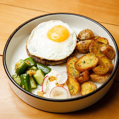 Говяжья котлета в Папины бургеры по цене 779 ₽