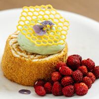 Медовик с еловым кремом в Fika by Nordic