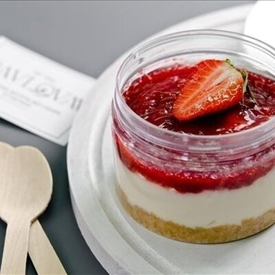 Чизкейк клубника в PAVLOVAA по цене 479 ₽