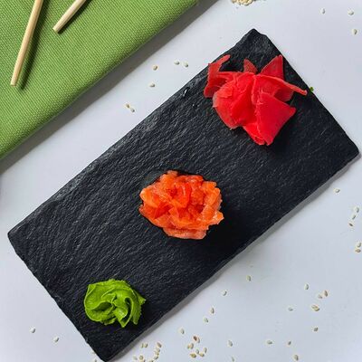 Гункан с лососем (Острый) в Панда Бистро по цене 195 ₽