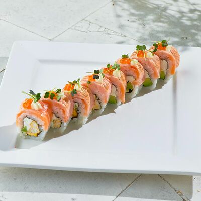 Сливочный ролл с лососем и красной икрой в ЛарисуВаннуХочу по цене 760