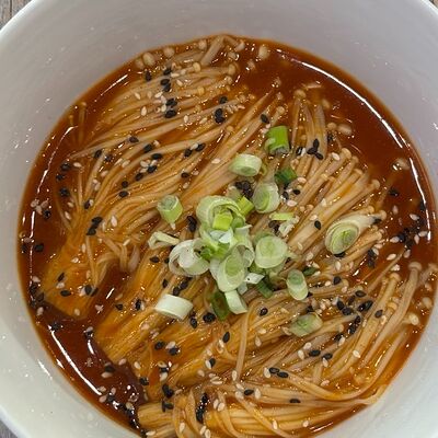 Грибы Эноки в остром соусев Ханчу по цене 560 ₽