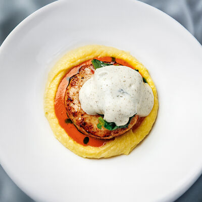 Котлета из цыпленка и креветок с картофельным пюре и соусом из черного перца в Sadko по цене 788 ₽