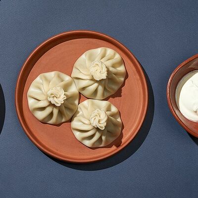 Хинкали с вишней и мятой в Хачапури и вино по цене 205 ₽