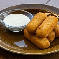 Сыр фри с соусом блю чиз в Ривьера