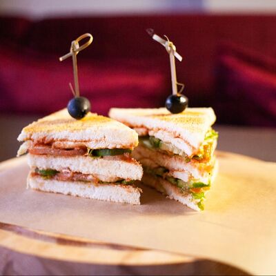 Сэндвич с лососем в Chill Zone по цене 400 ₽