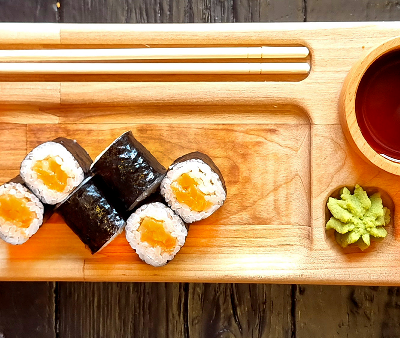 Мини ролл с лососем в Pho Hoi An по цене 335 ₽