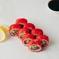 Ролл Калифорния с лососем в Sushi Iva