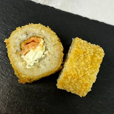 Ролл Жареный сяке кунсай в TAY NAY по цене 445 ₽