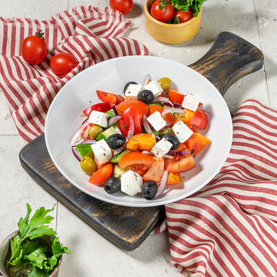 Салат Греческий в Рестомаркет Китчен по цене 393 ₽