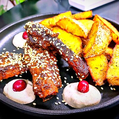 Рёбра барбекю с картофелем по-деревенскив Барин бургер по цене 770 ₽