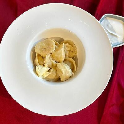 Пельмешки со сметаной в Вино и еда по цене 390 ₽