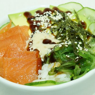 Поке с лососем в СУШИSELL по цене 799 ₽