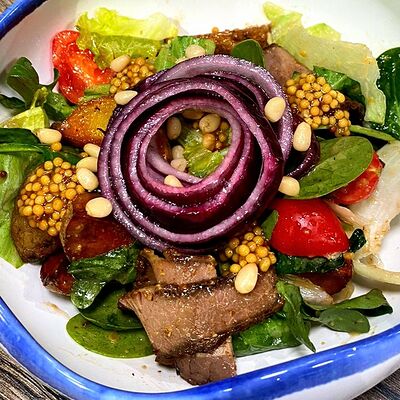 Салат с Брискетом в Смокер по цене 660 ₽