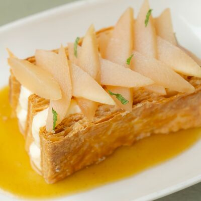 Мильфей с грушей Дюшес в Saray по цене 1350 ₽