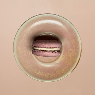 Макарон лаванда-смородина в Романовская пекарня по цене 180 ₽