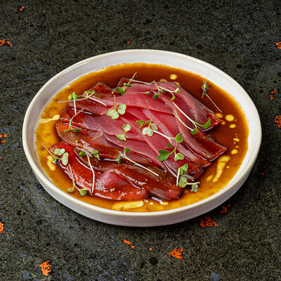 Сашими из тунца в Sumo Izakaya по цене 760 ₽