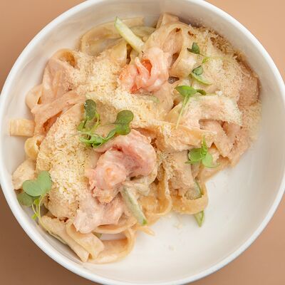 Тальятелле с курицей и креветками в CRAFT COFFEE по цене 650 ₽