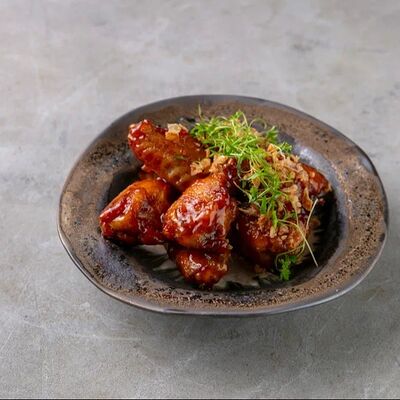 Куриные крылышки BBQ в Сан Ремо и Стейк Хаус по цене 795 ₽