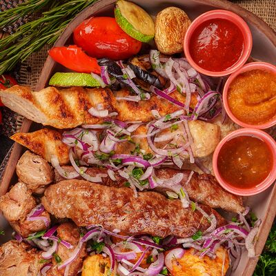 Мясное ассорти на мангале в Приключения Шурика по цене 4549 ₽