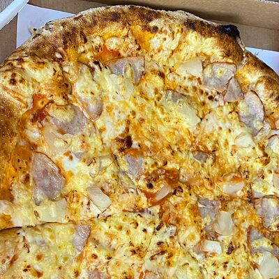 Курица с ананасами в Пицца на дровах по цене 799 ₽