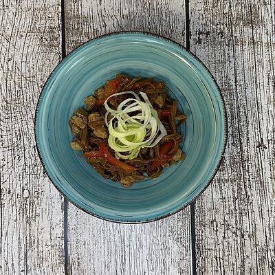 Японская лапша соба со свининой в Луна Рыба по цене 310 ₽