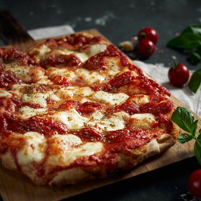 Пицца Маргарита в La-La Land по цене 530 ₽