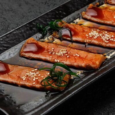 Татаки Лосось в Umami Ramen Club по цене 925 ₽
