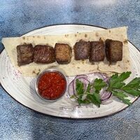 Шашлык из говядины в Бари Галуст кафе