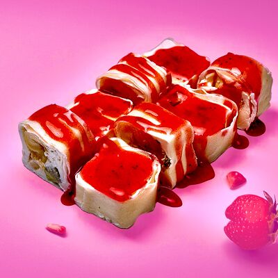 Сладкий ролл Клубника-банан в Про 100 суши по цене 750 ₽