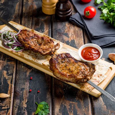 Шашлык из cвинoй корейки в ШаурМангал по цене 455 ₽