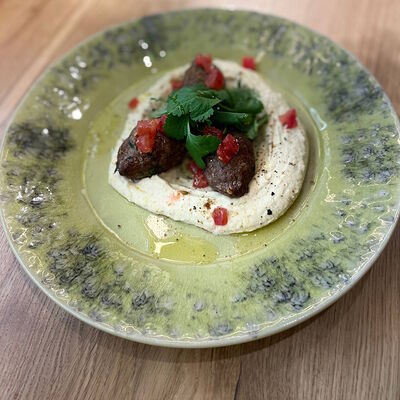 Кюфта хумус с кедровыми орешками и кинзой в Сыроварня по цене 1050