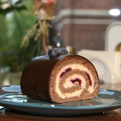 Полено ягода в Эклер&Кофе по цене 300 ₽