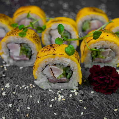 Ролл Бекон Маки в Restobar Первый & Ресторан доставки Личный повар по цене 349 ₽