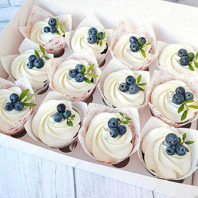 Капкейки макси - 12 с голубикой в Премиум торт по цене 4800 ₽