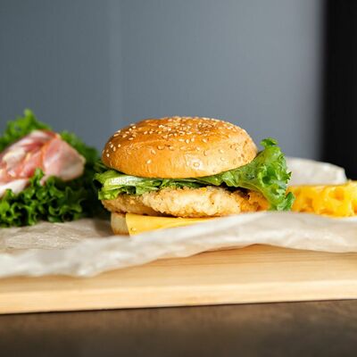 Бургер с ананасом в Mm burger по цене 395 ₽