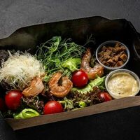 Салат Цезарь с креветками в Best Food Sochi кафе правильного питания