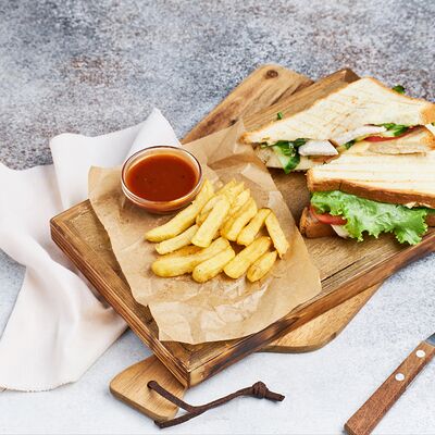 Сэндвич с копченой грудкой в Kekou Вкусная еда по цене 460 ₽