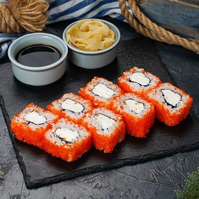 Ролл Окинава в сыре Cremette и тобико в Fast Япония Premium Sushi по цене 344 ₽