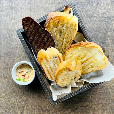 Хлебная корзина с ароматным маслом в Gosti по цене 159 ₽